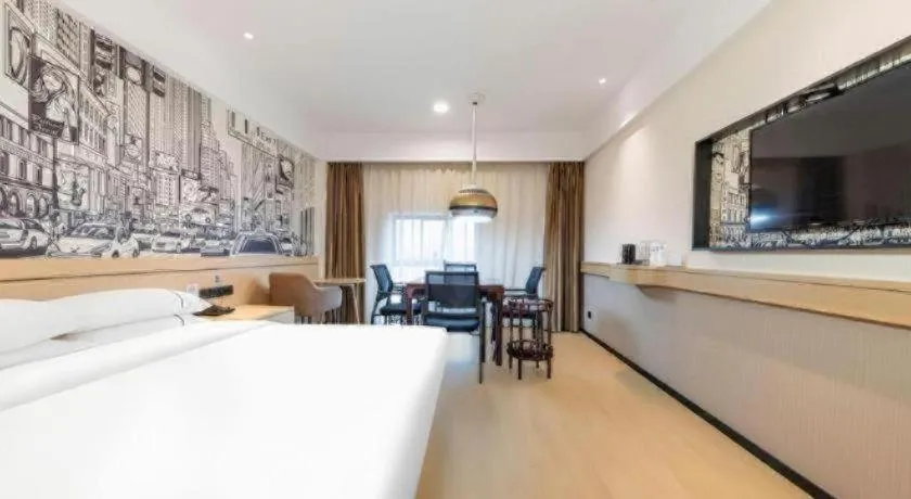 Bed in City Comfort Inn Jingzhou Fantawild Shashi Middle School