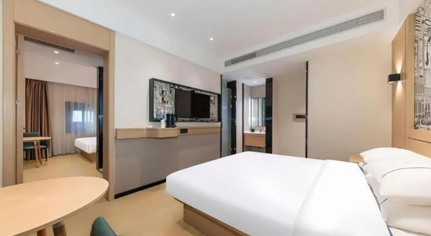 Bed in City Comfort Inn Jingzhou Fantawild Shashi Middle School