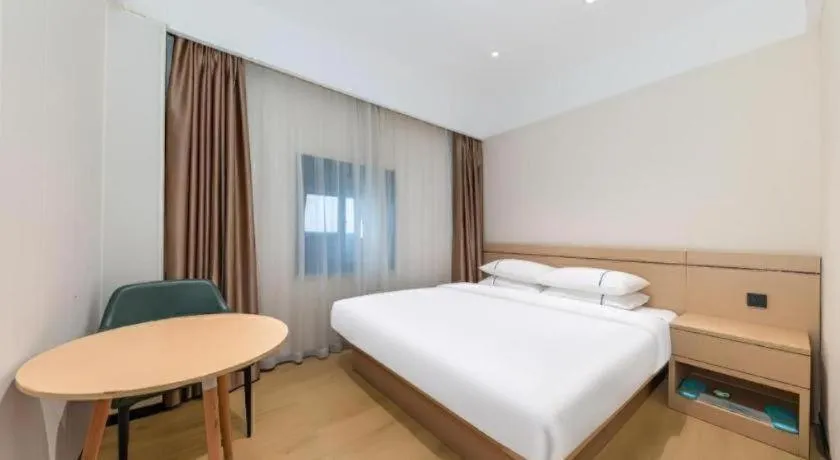 Bed in City Comfort Inn Jingzhou Fantawild Shashi Middle School