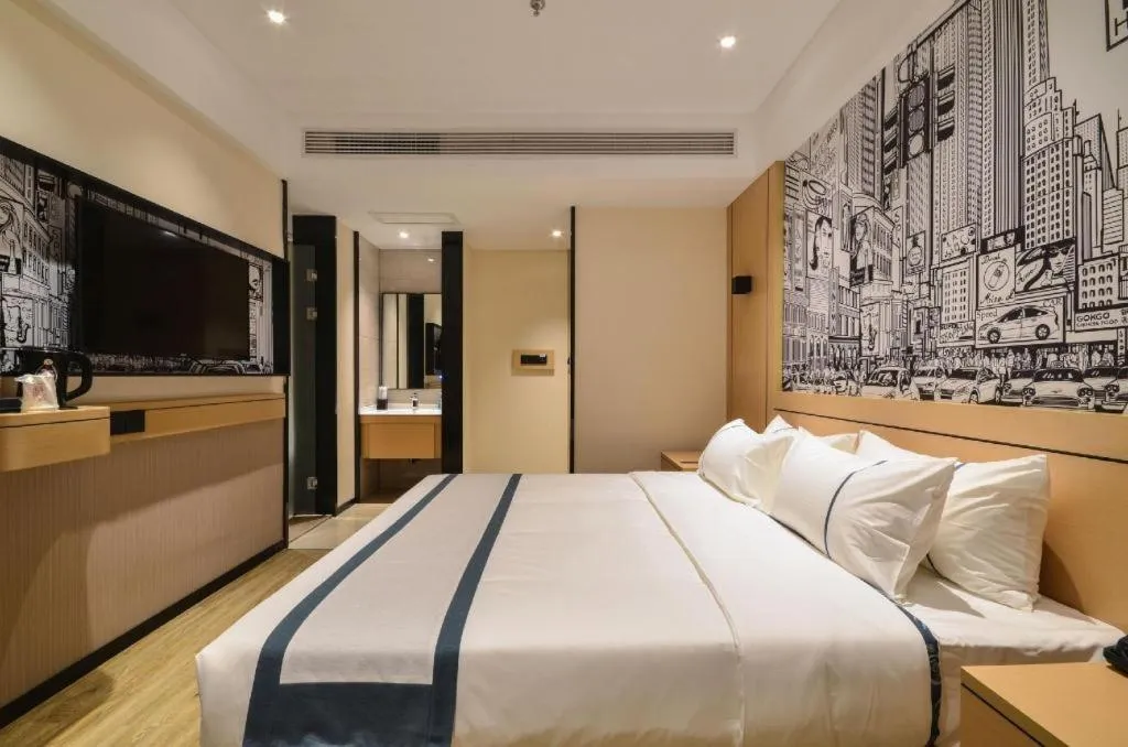 Bed in City Comfort Inn Jingzhou Fantawild Shashi Middle School