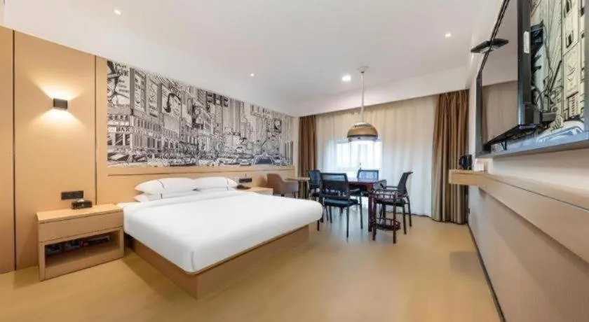 Bed in City Comfort Inn Jingzhou Fantawild Shashi Middle School