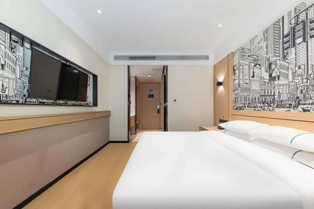Bed in City Comfort Inn Jingzhou Fantawild Shashi Middle School