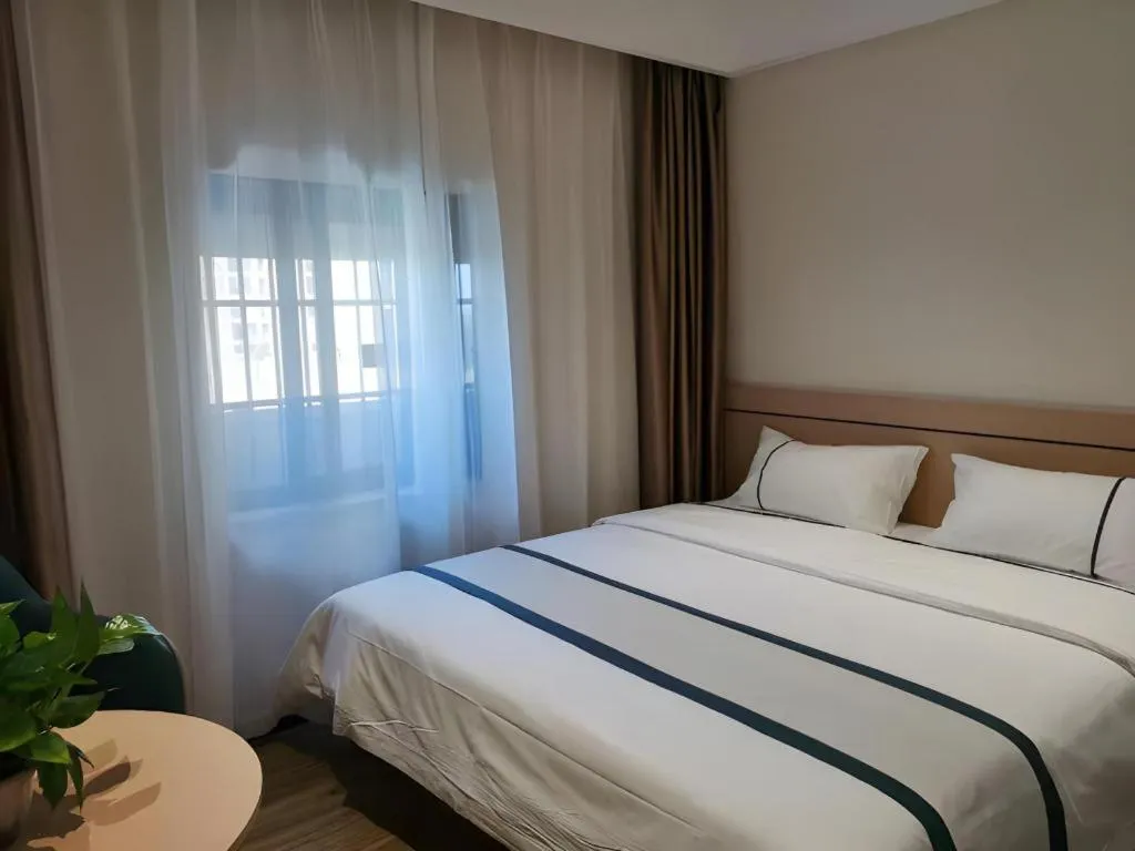 Bed in City Comfort Inn Jingzhou Fantawild Shashi Middle School