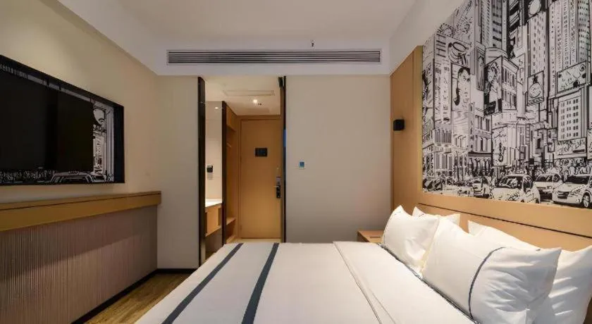 Bed in City Comfort Inn Jingzhou Fantawild Shashi Middle School