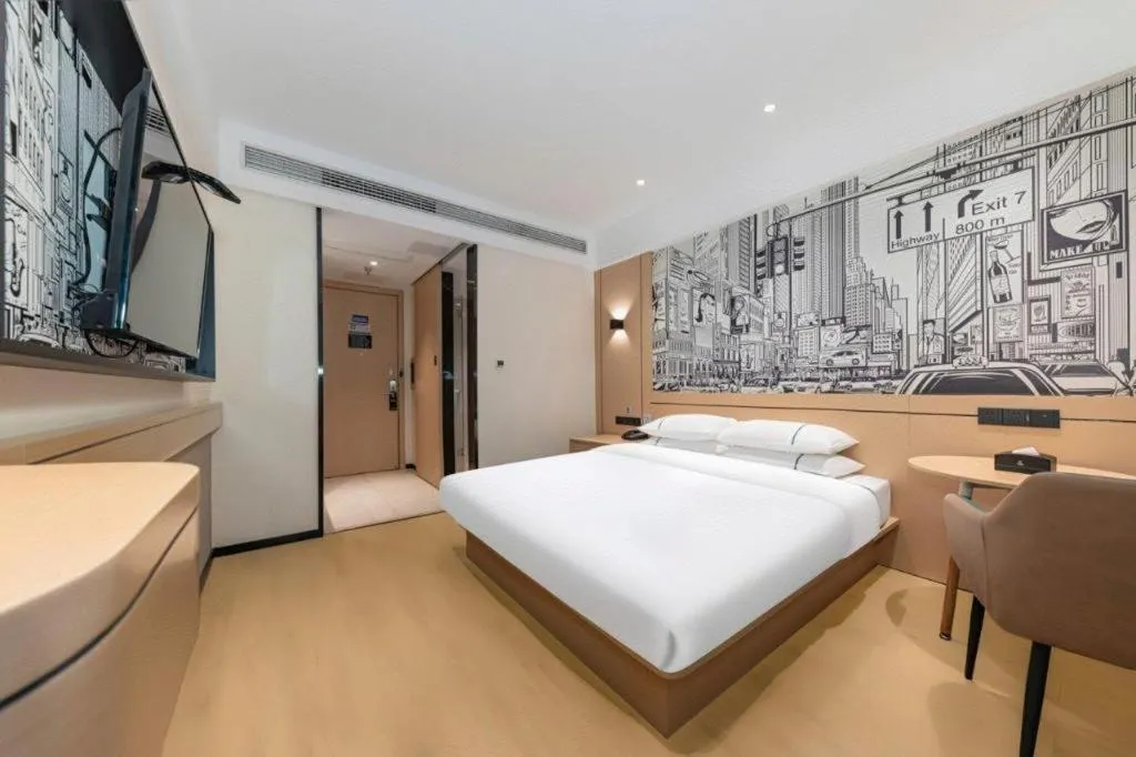 Bed in City Comfort Inn Jingzhou Fantawild Shashi Middle School