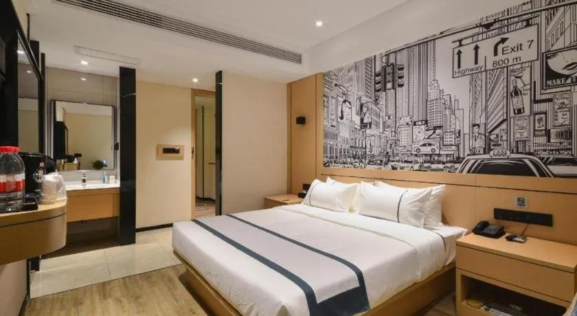 Bed in City Comfort Inn Jingzhou Fantawild Shashi Middle School