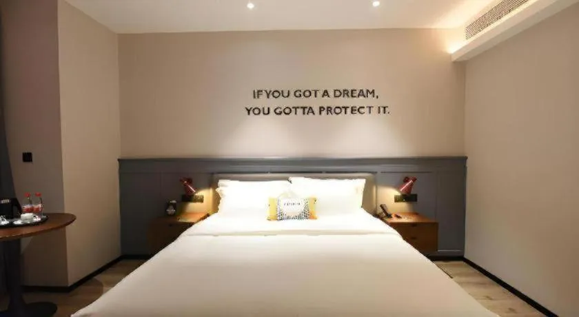 Bed in Premier City Comfort Hotel Hechi Luocheng Central Plaza