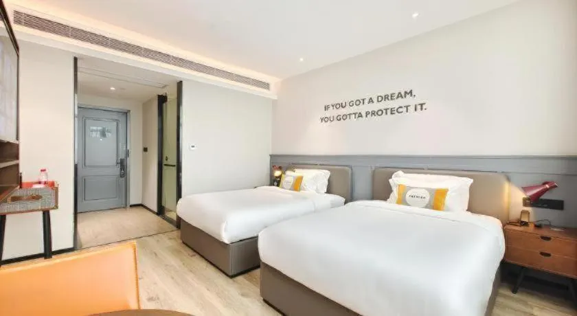 Bed in Premier City Comfort Hotel Hechi Luocheng Central Plaza