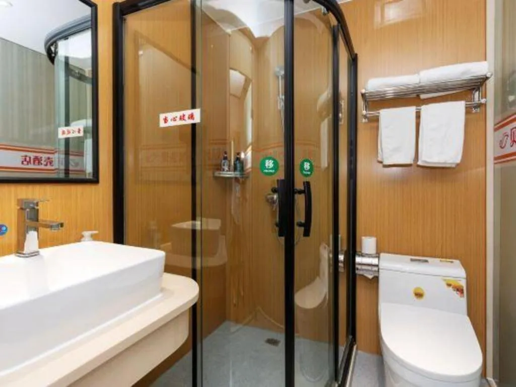 Shell Hotel Shnaghai Beiqiao Metro Station