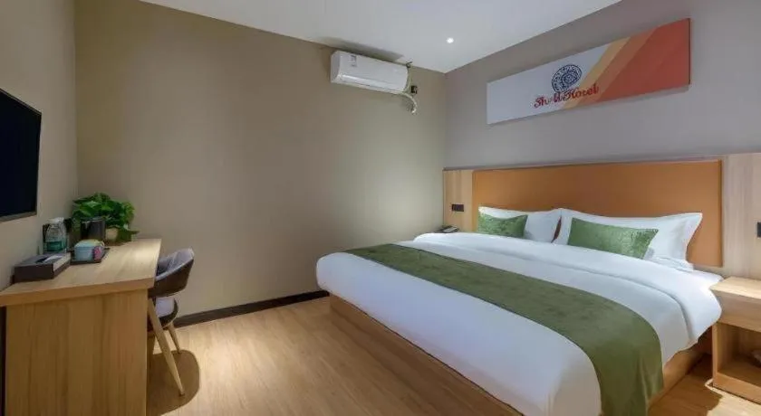 Bed in Shell Hotel Shnaghai Beiqiao Metro Station