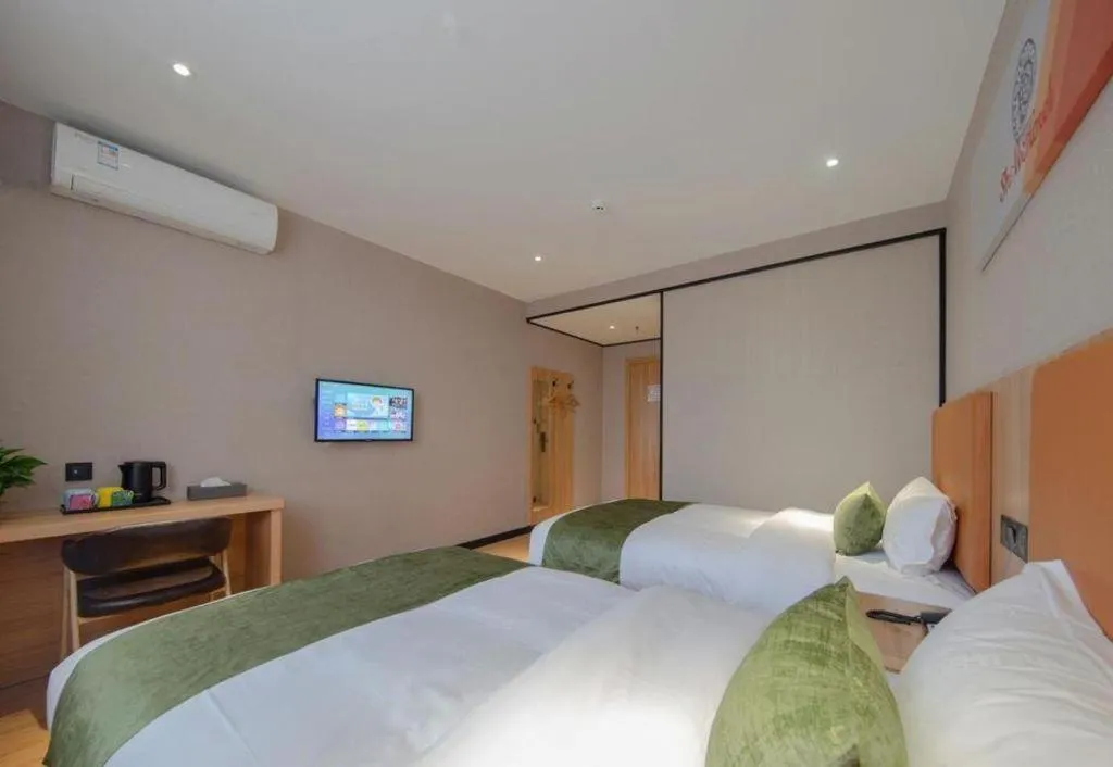 Bed in Shell Hotel Shnaghai Beiqiao Metro Station