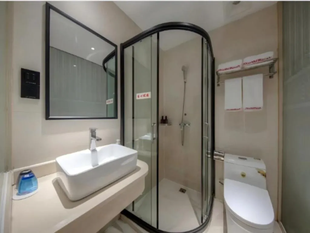 Shell Hotel Shnaghai Beiqiao Metro Station