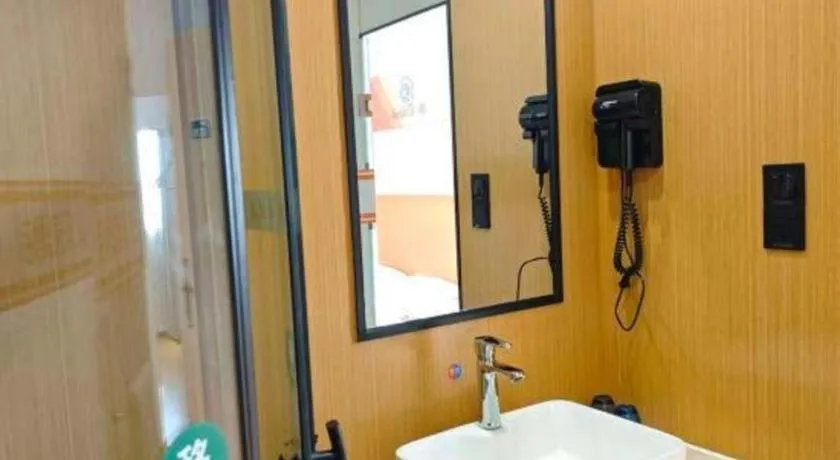 Shell Hotel Shnaghai Beiqiao Metro Station