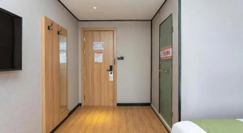 Bed in Shell Hotel Shnaghai Beiqiao Metro Station