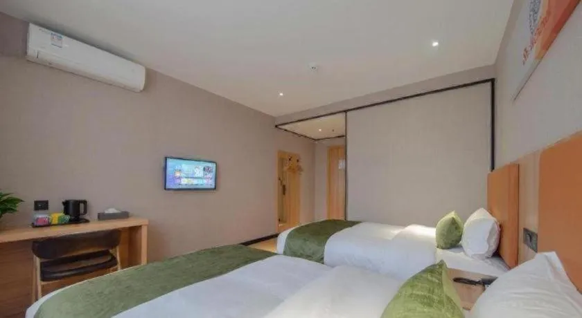 Bed in Shell Hotel Shnaghai Beiqiao Metro Station