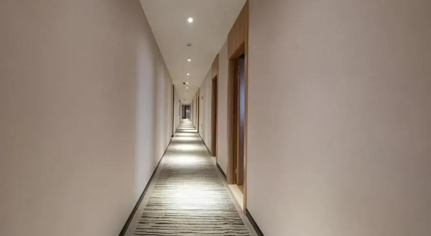 Shell Hotel Shnaghai Beiqiao Metro Station