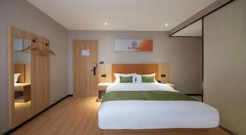 Bed in Shell Hotel Shnaghai Beiqiao Metro Station