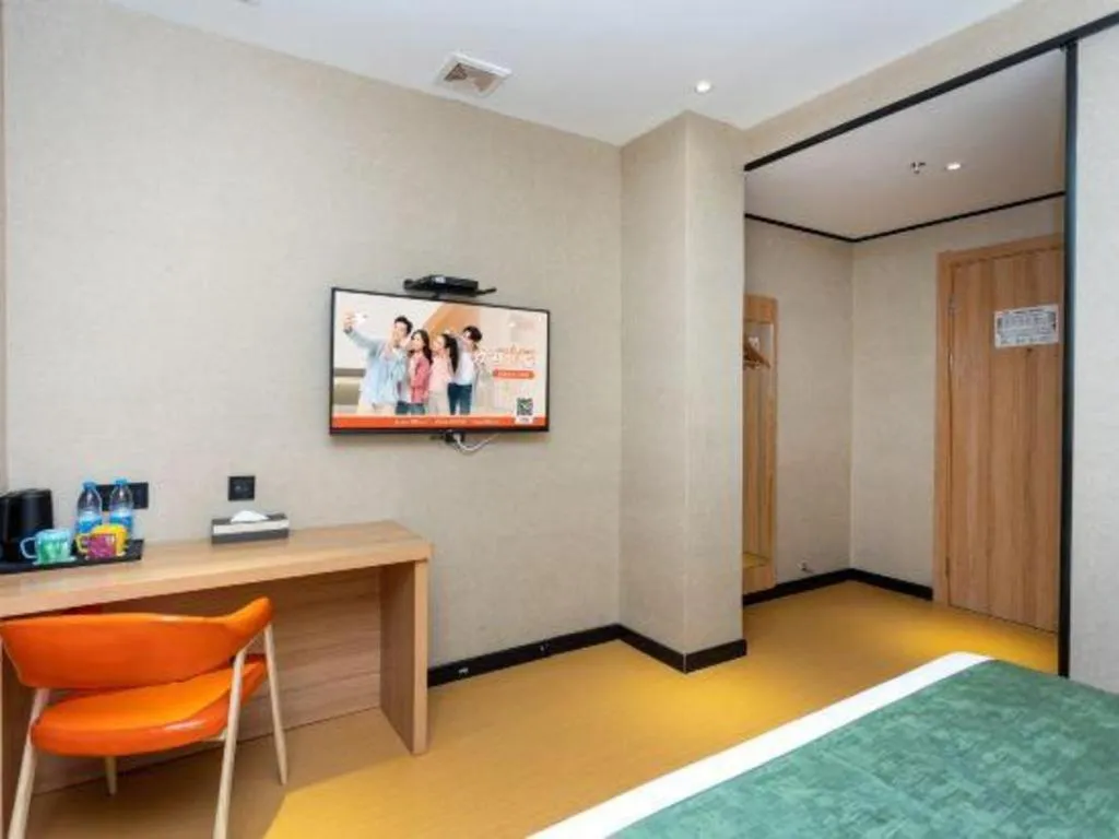 Bed in Shell Hotel Shnaghai Beiqiao Metro Station