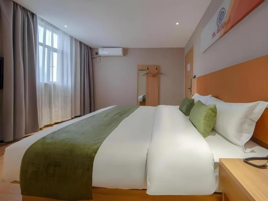 Bed in Shell Hotel Shnaghai Beiqiao Metro Station