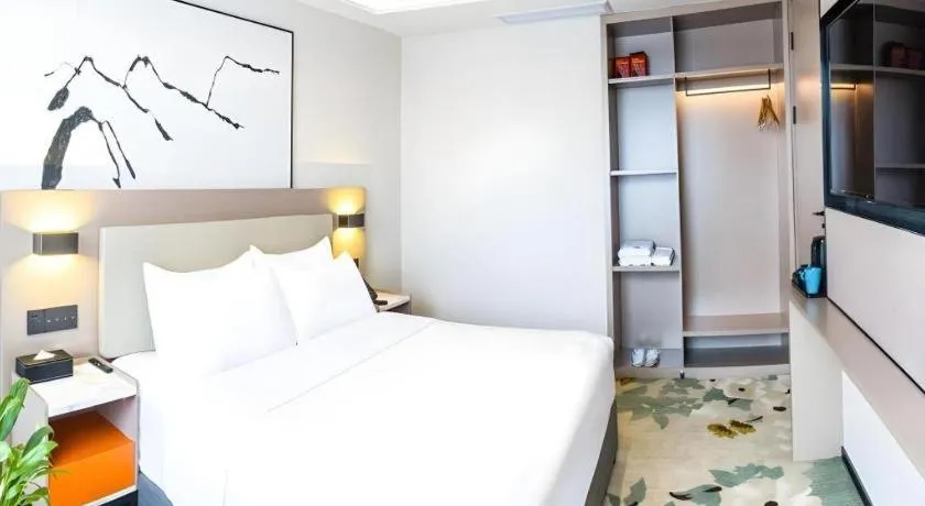 Bed in GreenTree Eastern Chongqing Yangjiaping Pedestrian Street Mixc Hotel