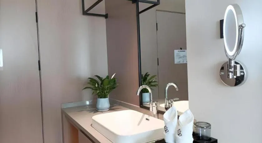 GreenTree Eastern Chongqing Yangjiaping Pedestrian Street Mixc Hotel