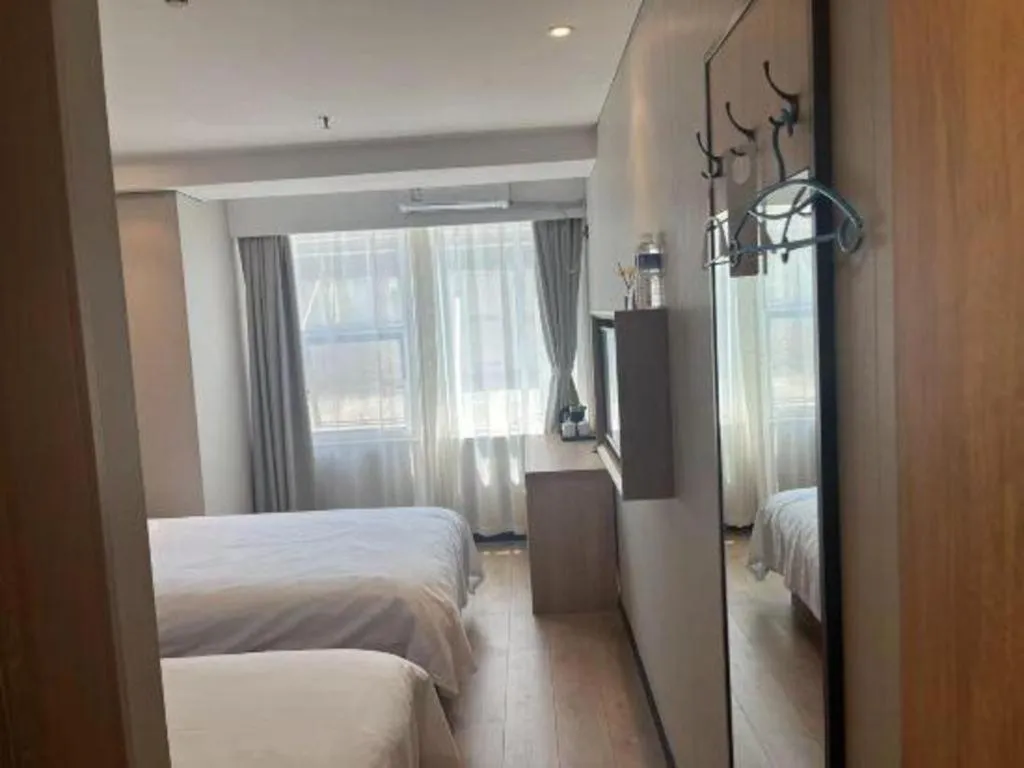 Bed in Shell Hotel Beijing Shunyi District Shunyi Metro Station