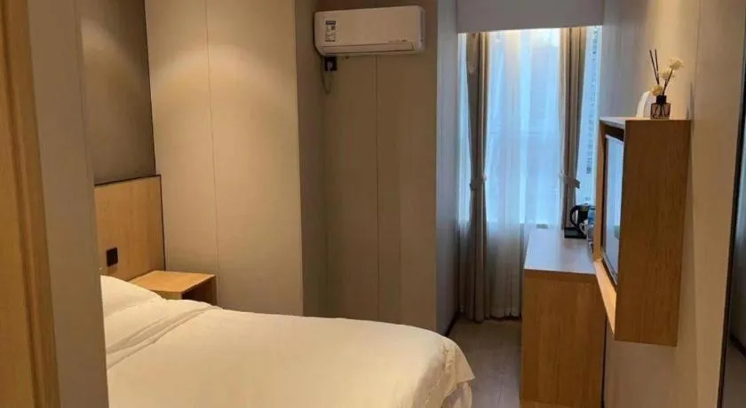 Bed in Shell Hotel Beijing Shunyi District Shunyi Metro Station