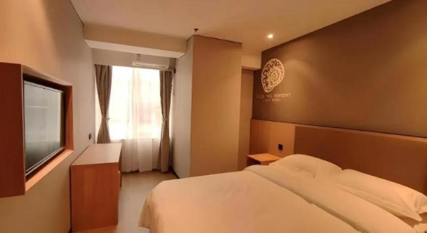 Bed in Shell Hotel Beijing Shunyi District Shunyi Metro Station
