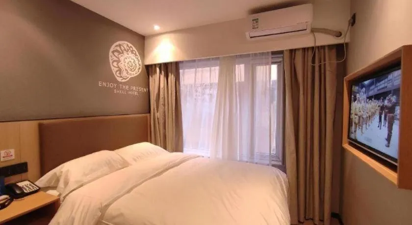 Bed in Shell Hotel Beijing Shunyi District Shunyi Metro Station