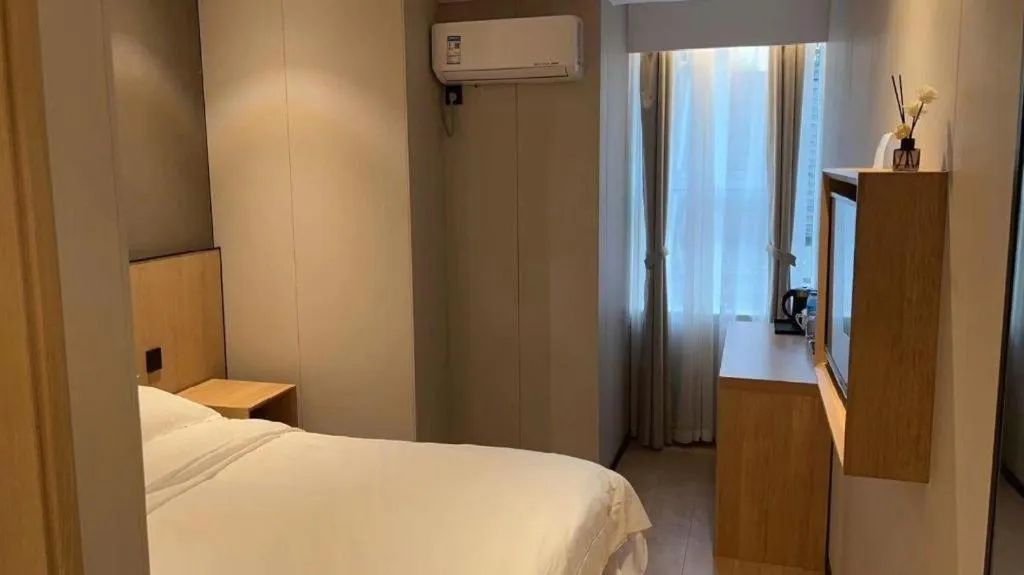 Bed in Shell Hotel Beijing Shunyi District Shunyi Metro Station