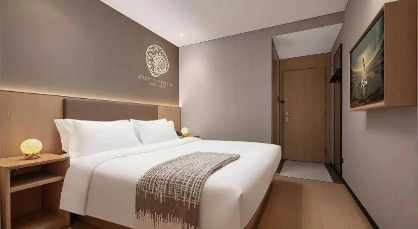 Bed in Shell Hotel Beijing Shunyi District Shunyi Metro Station