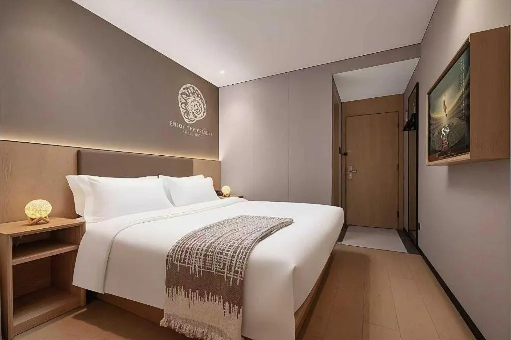 Bed in Shell Hotel Beijing Shunyi District Shunyi Metro Station