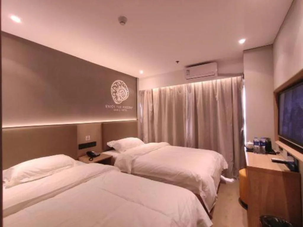 Bed in Shell Hotel Beijing Shunyi District Shunyi Metro Station