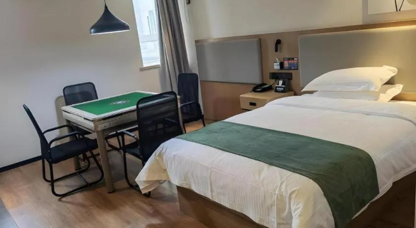 Bed in Green Tree Inn Luoyang Fenghuang Mansion Mudan Square Metro Station