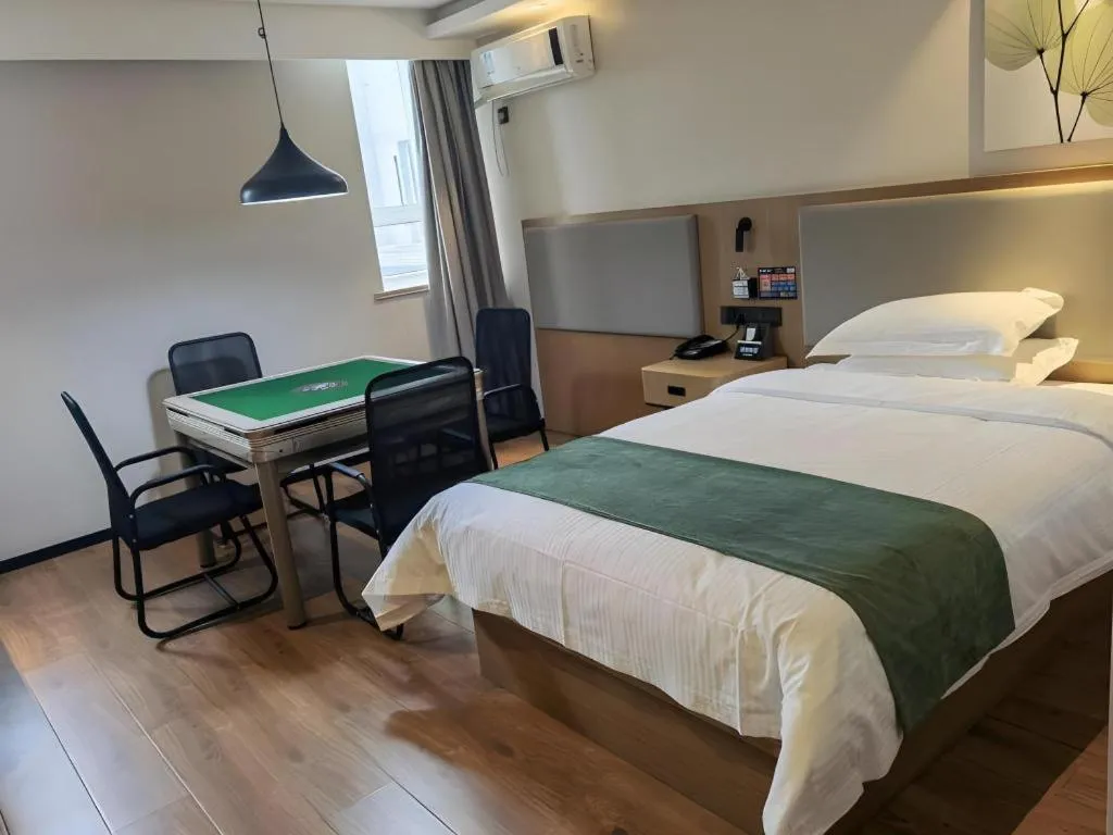 Bed in Green Tree Inn Luoyang Fenghuang Mansion Mudan Square Metro Station