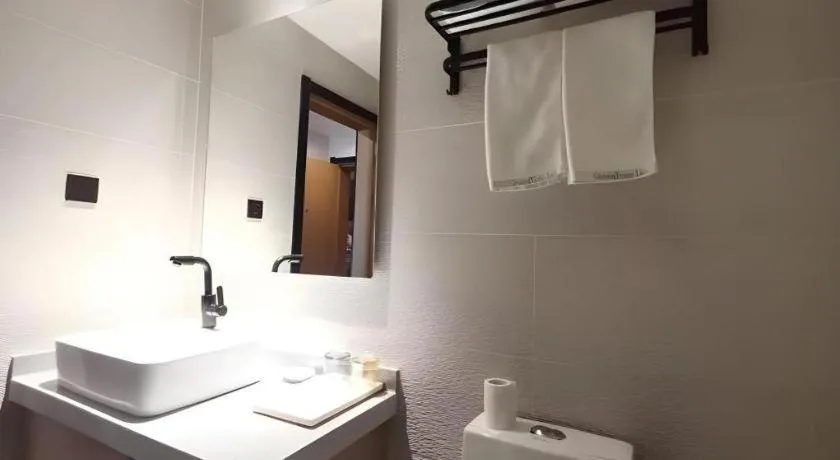 Green Tree Inn Luoyang Fenghuang Mansion Mudan Square Metro Station