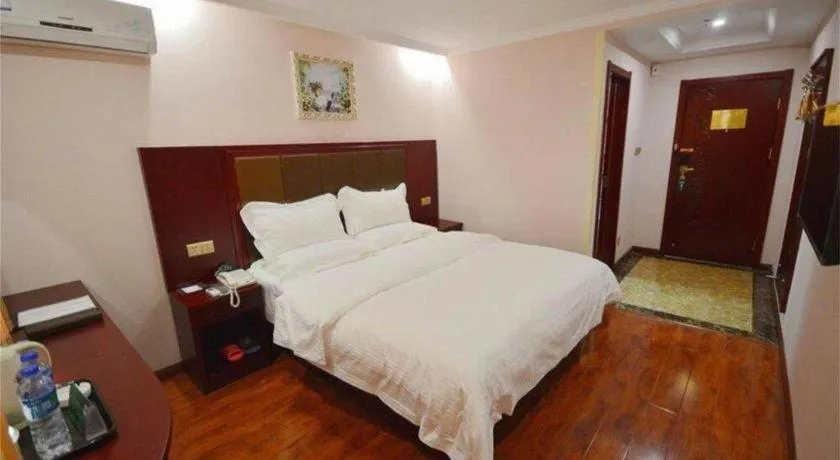 Bed in Green Tree Inn Zhuhai International Airport Huafa Shangdu
