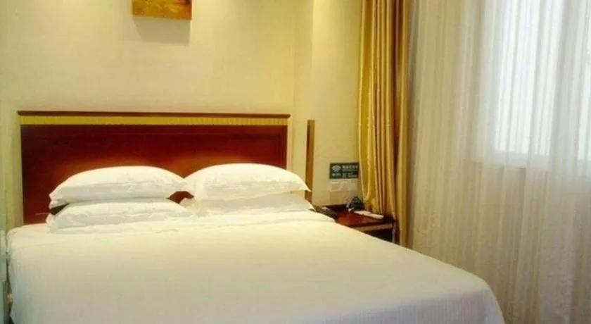 Bed in Green Tree Inn Zhuhai International Airport Huafa Shangdu