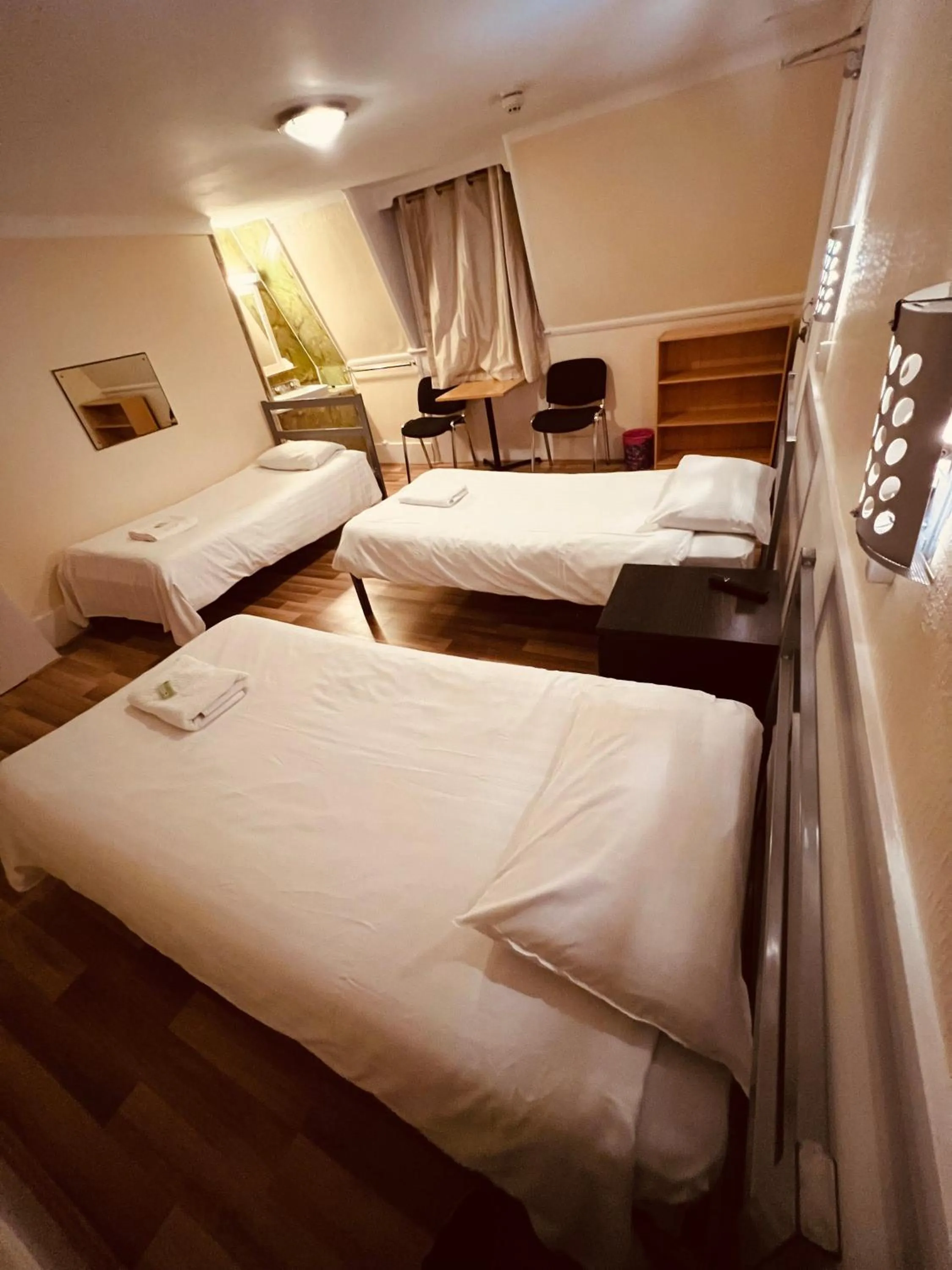 Bedroom, Bed in Gresham Hotel Bloomsbury