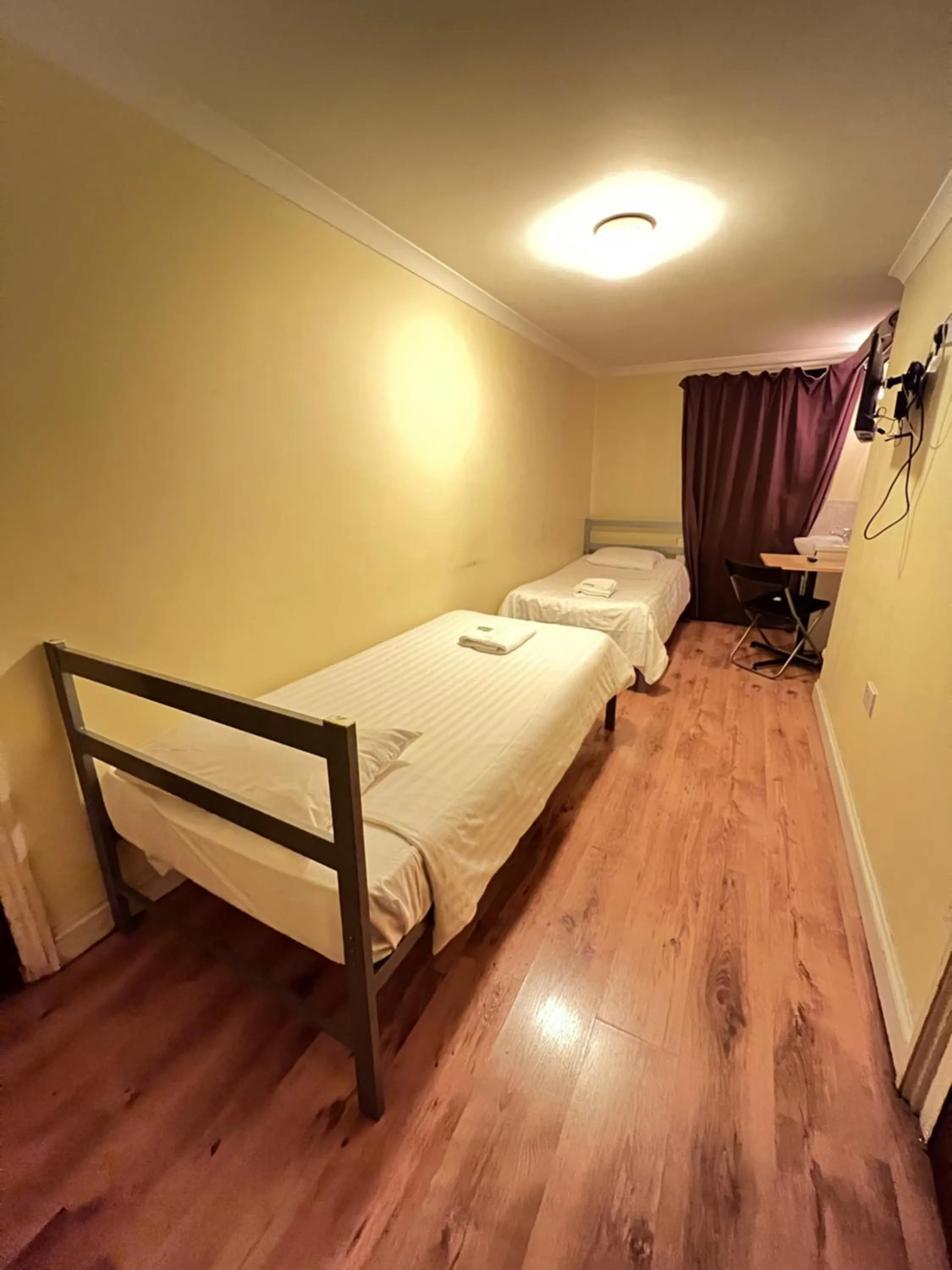 Bedroom, Bed in Gresham Hotel Bloomsbury