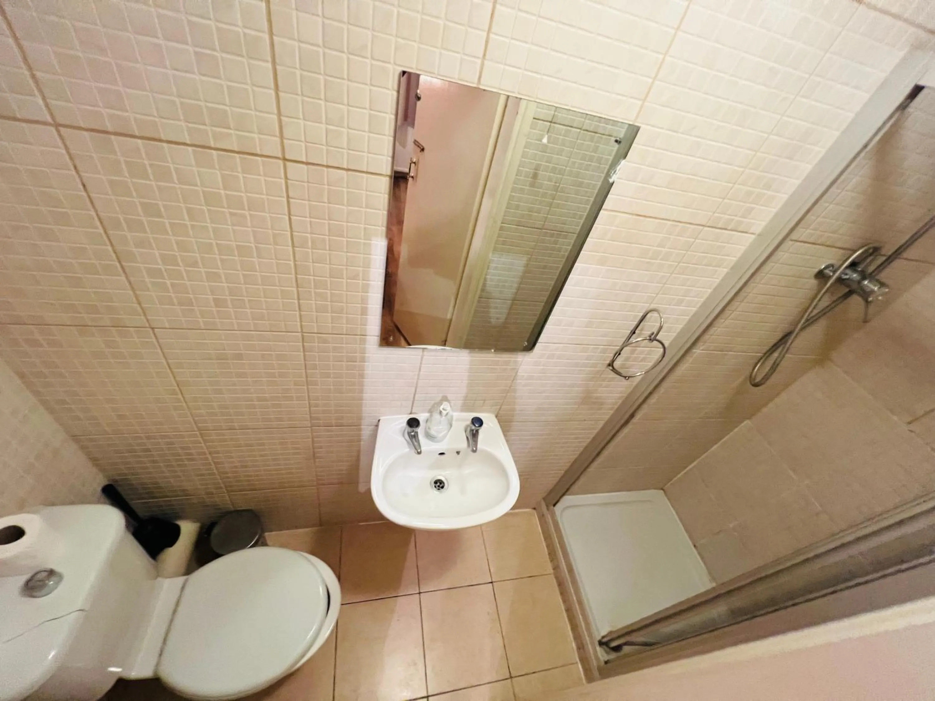 Bathroom in Gresham Hotel Bloomsbury