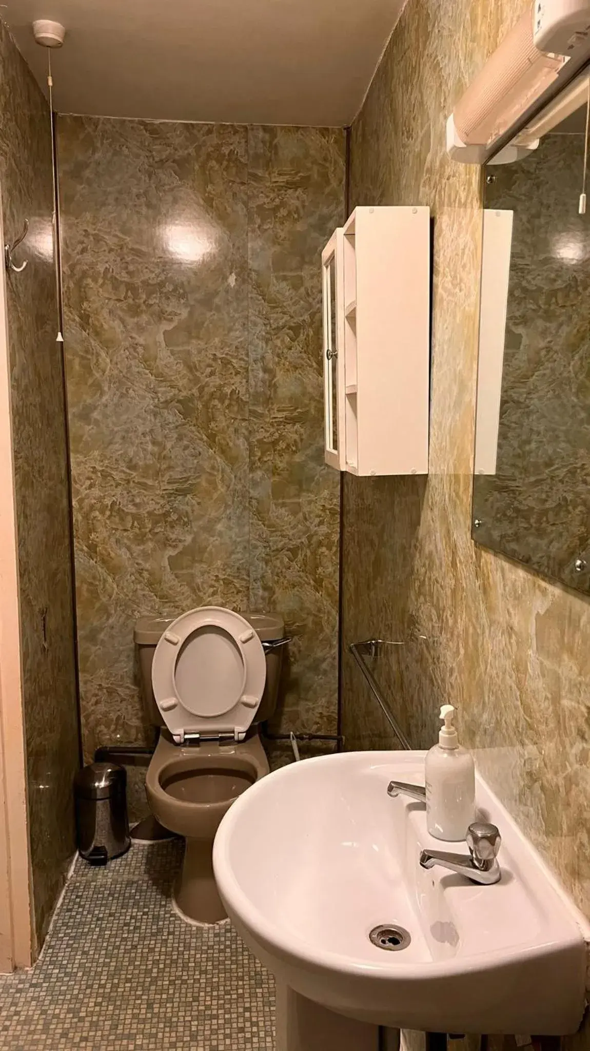 Family Room with Private Bathroom in Gresham Hotel Bloomsbury Family Room with Private Bathroom in Gresham Hotel Bloomsbury