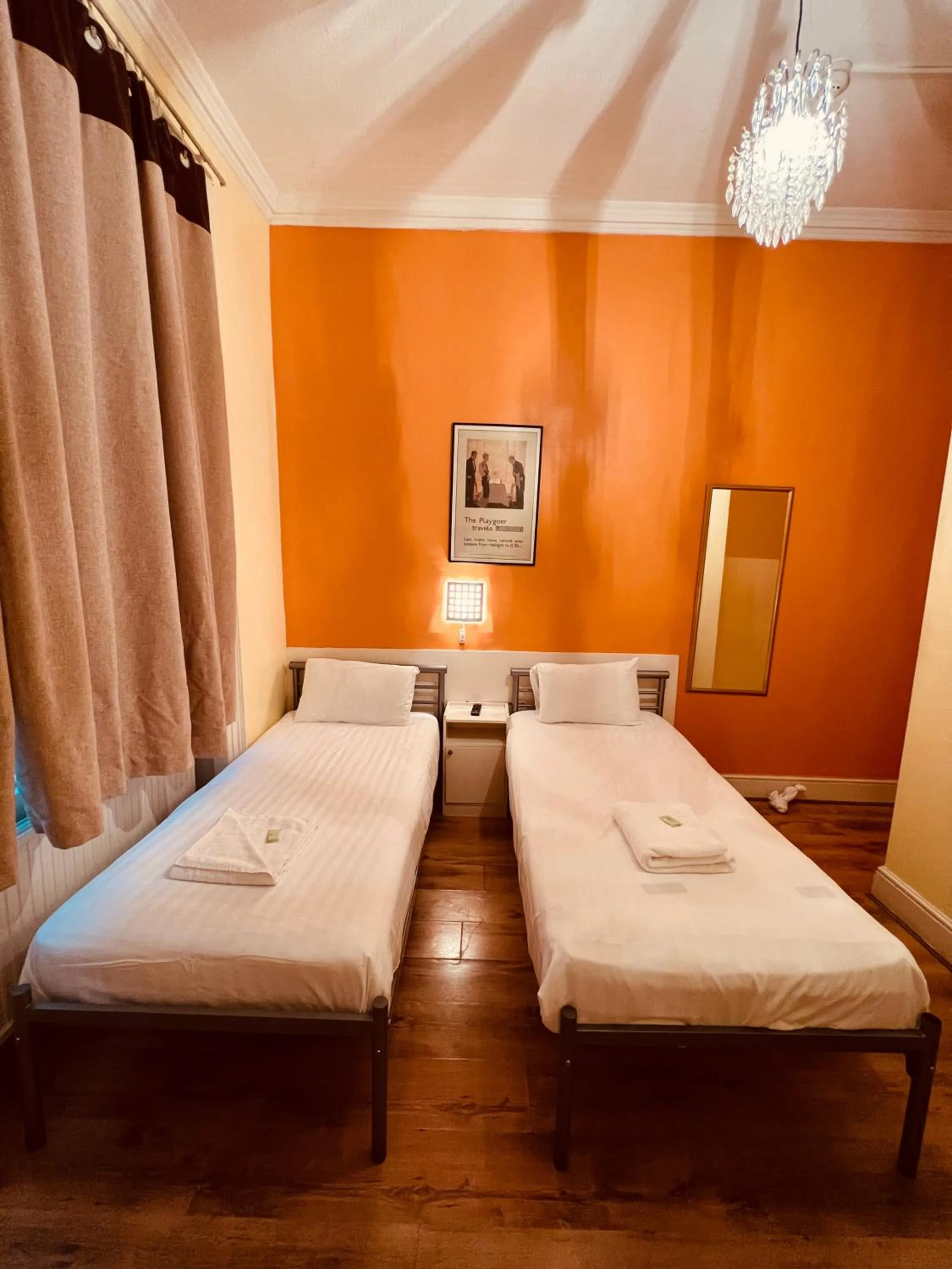 Bedroom, Bed in Gresham Hotel Bloomsbury