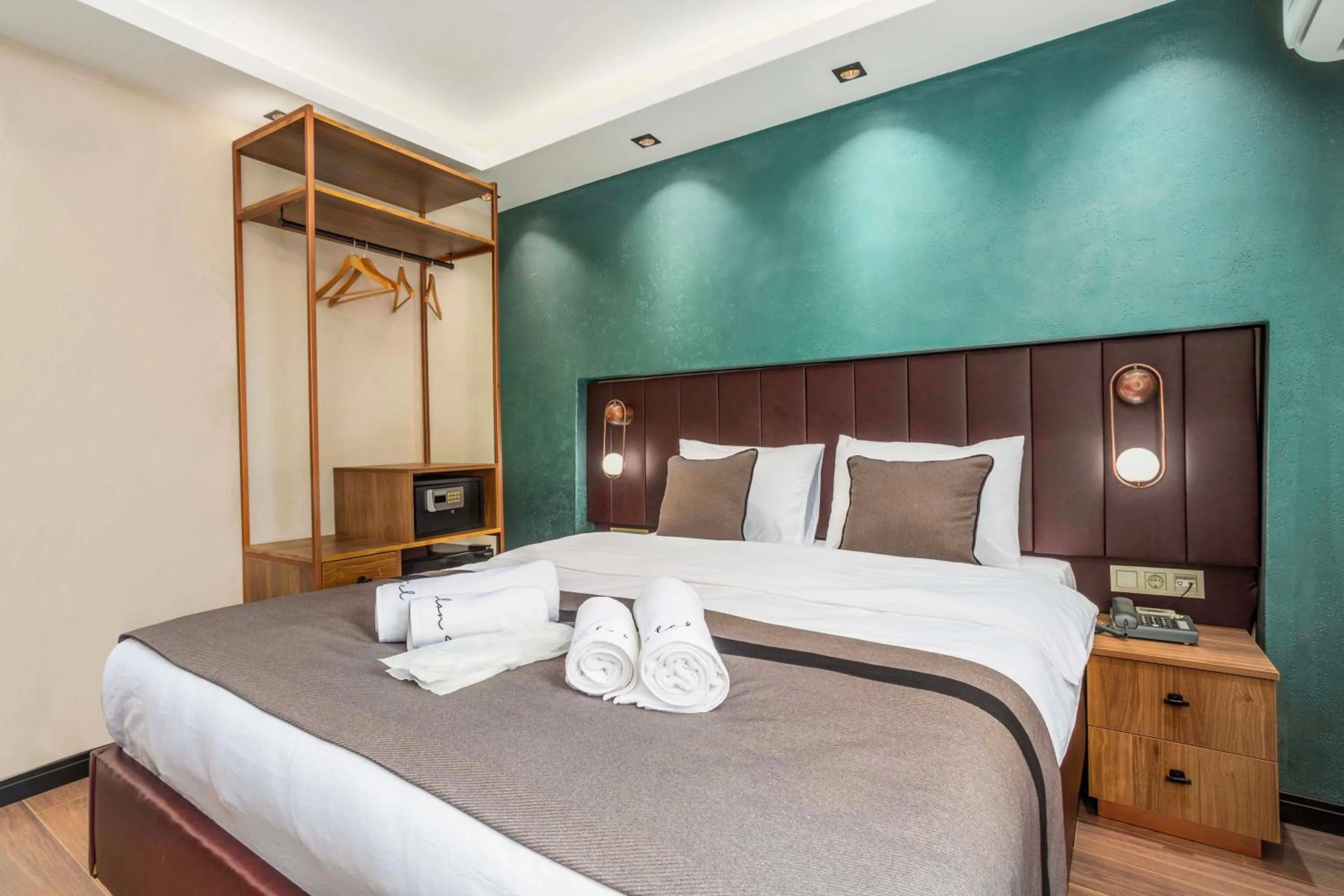 Photo of the whole room, Bed in Marlon Hotel