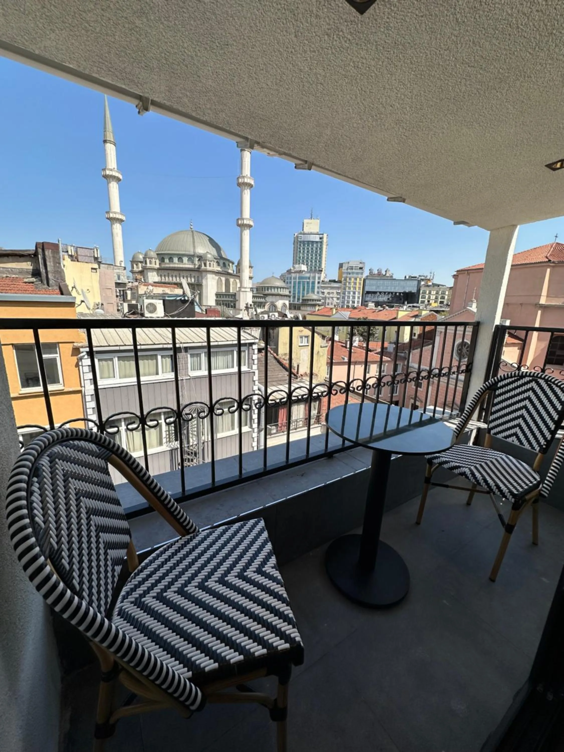Balcony/Terrace in Marlon Hotel