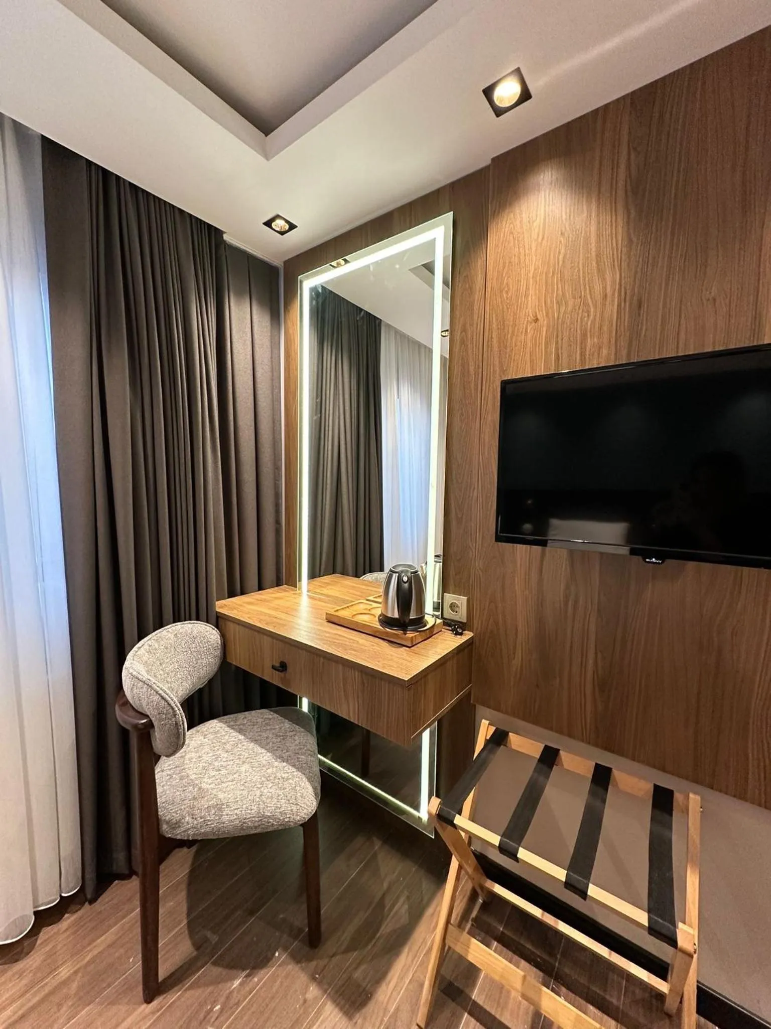 hair dresser in Marlon Hotel