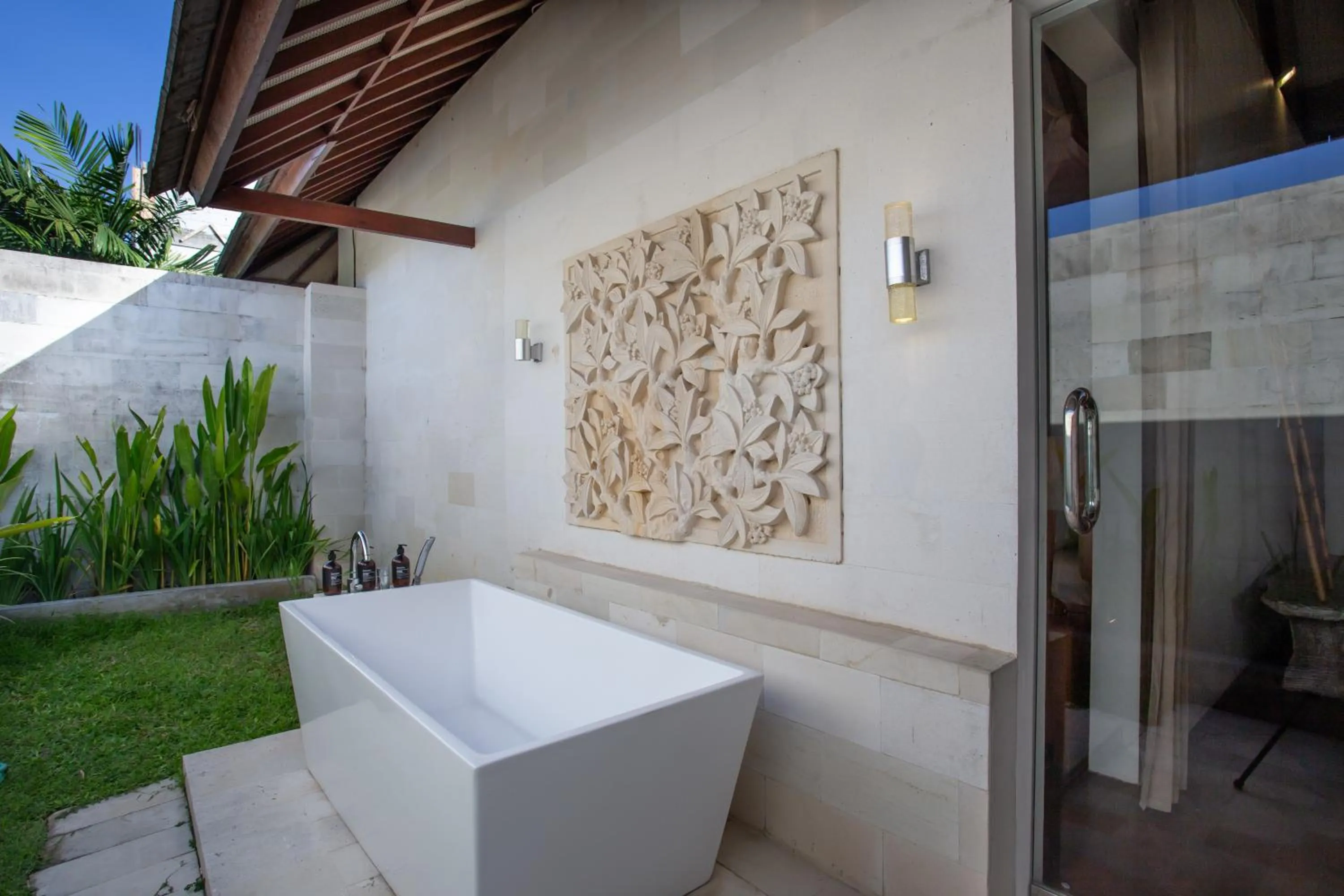 Bath in Enchanting Canggu Villa