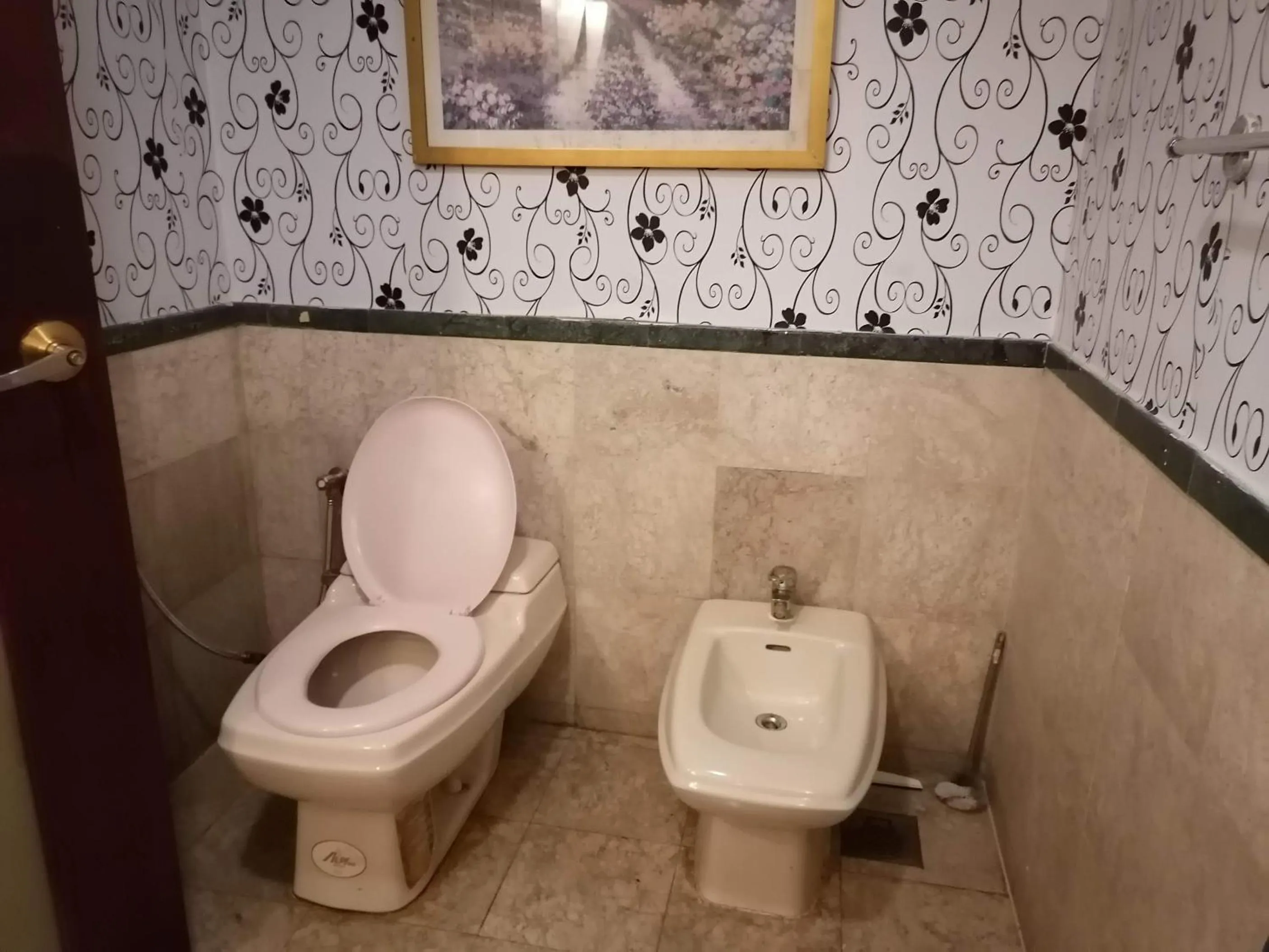 Toilet in EMAS Service Suite Times Square