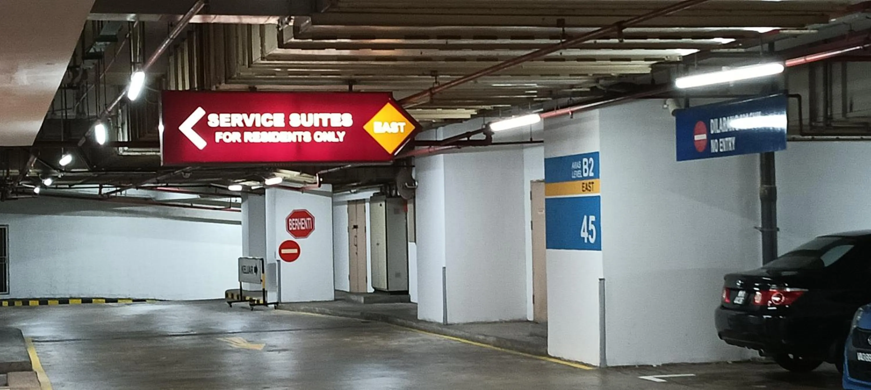 Text overlay in EMAS Service Suite Times Square