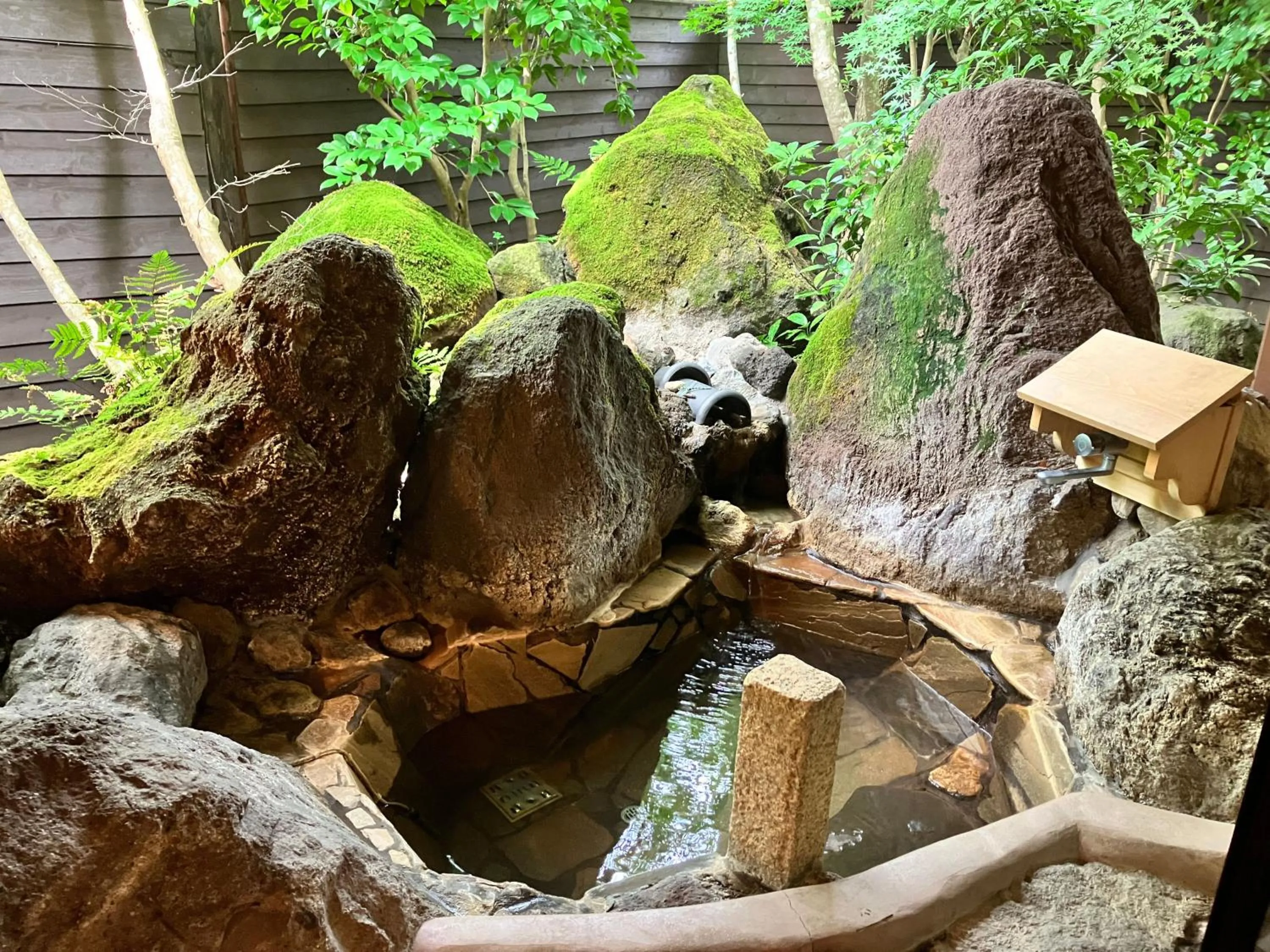Open Air Bath in Yufuin Rakuyu